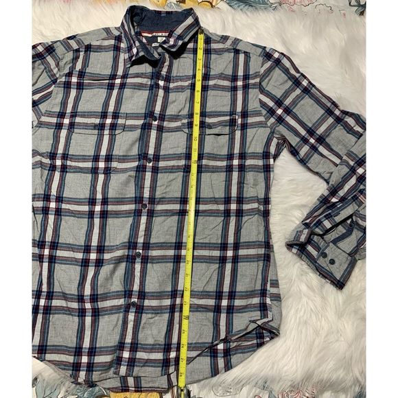 Tommy Hilfiger button up - Picture 6 of 9